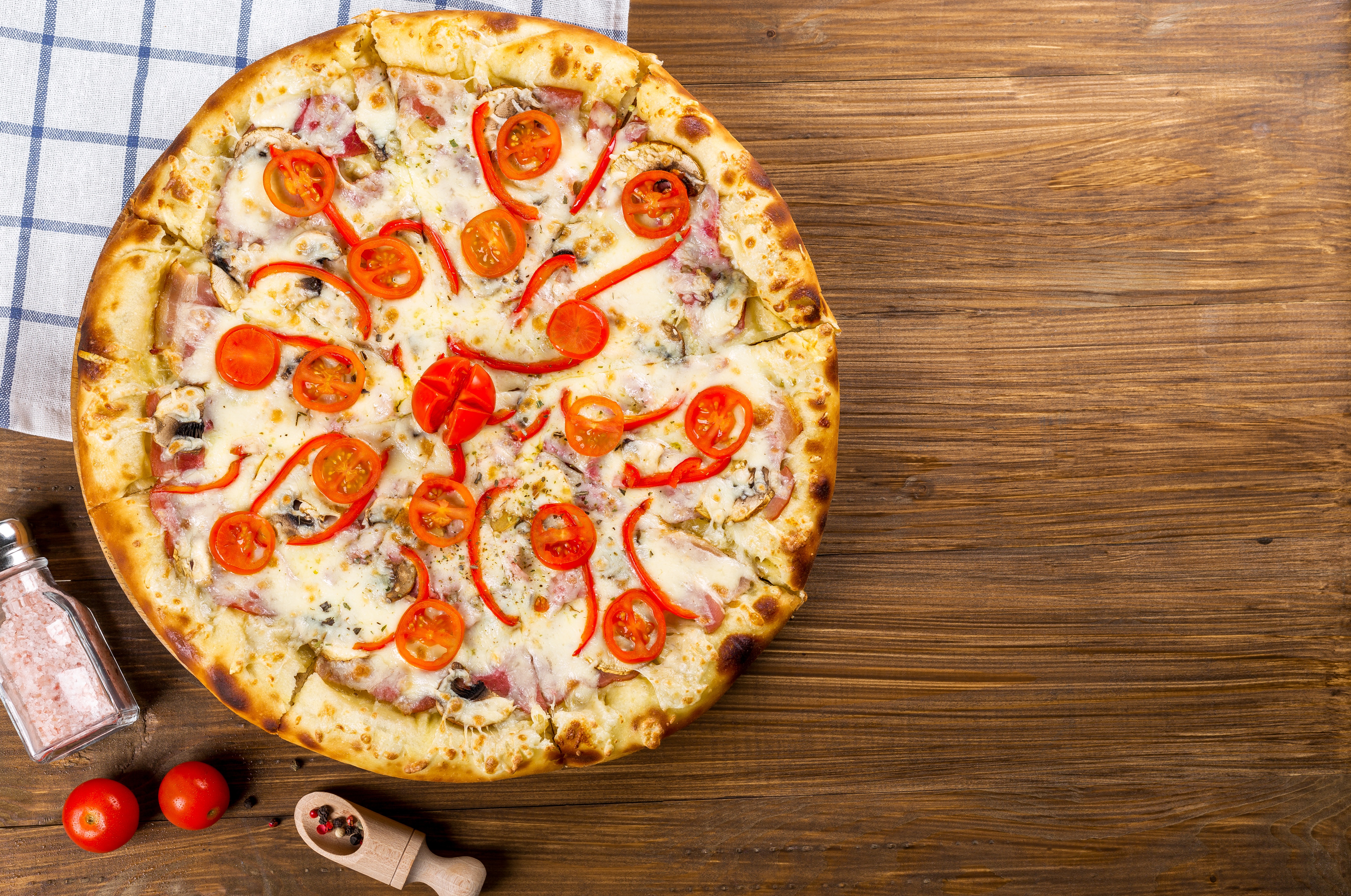 免费照片美味的番茄披萨