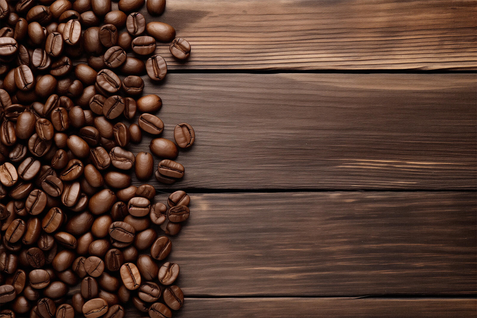 Free photo Coffee beans scattered on the wooden floor