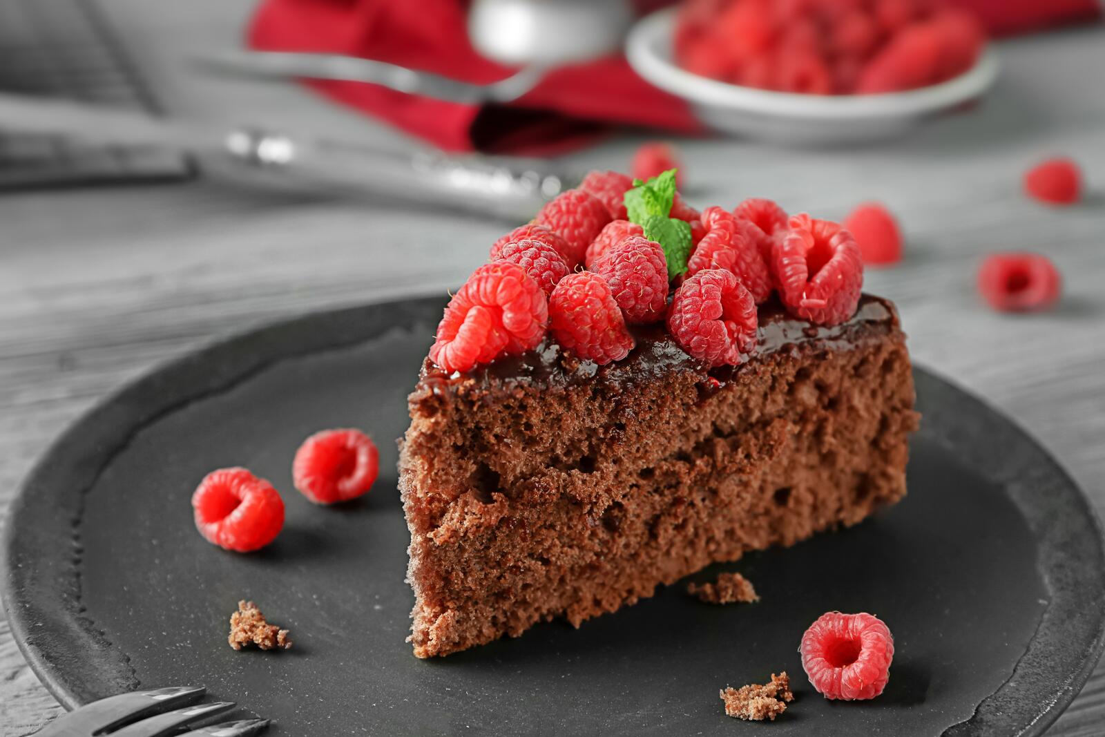 Бесплатное фото Малиновый шоколадный торт