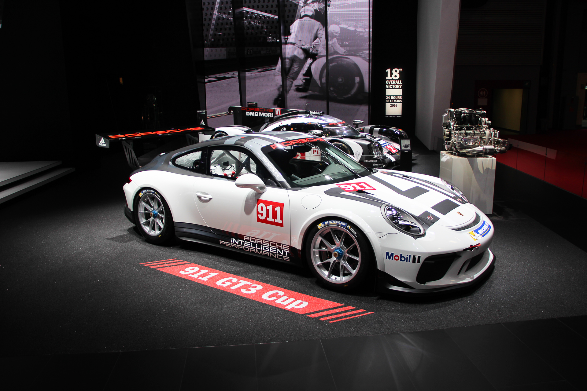 Free photo Porsche 991 stands at the World Auto Show