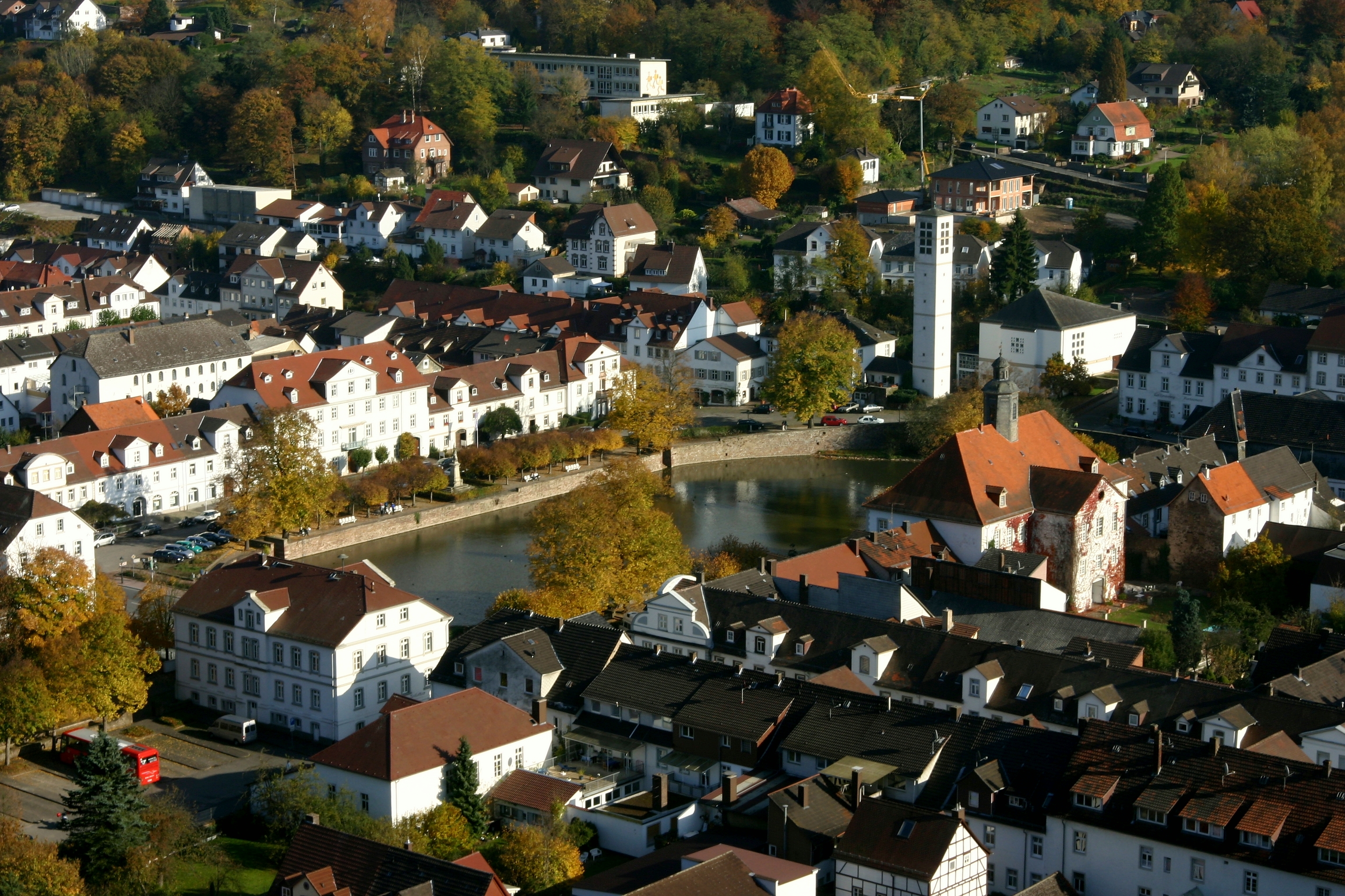Небольшой поселок в Германии с высоты птичьего полета