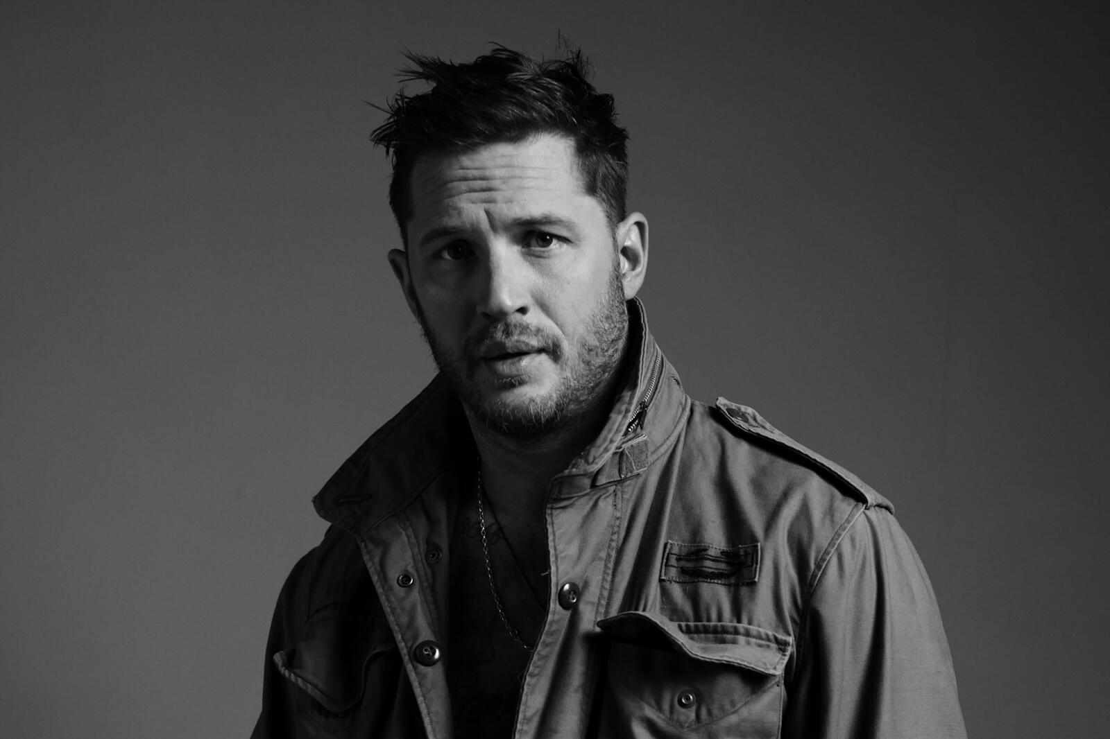 Wallpapers Tom Hardy male celebrities black and white on the desktop