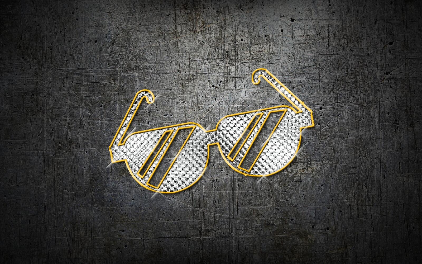 Free photo Gold colored glasses with diamonds