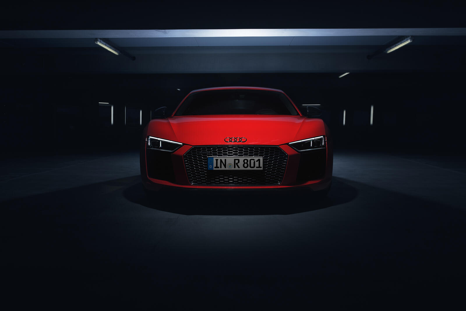 Бесплатное фото Audi R8 красного цвета вид спереди
