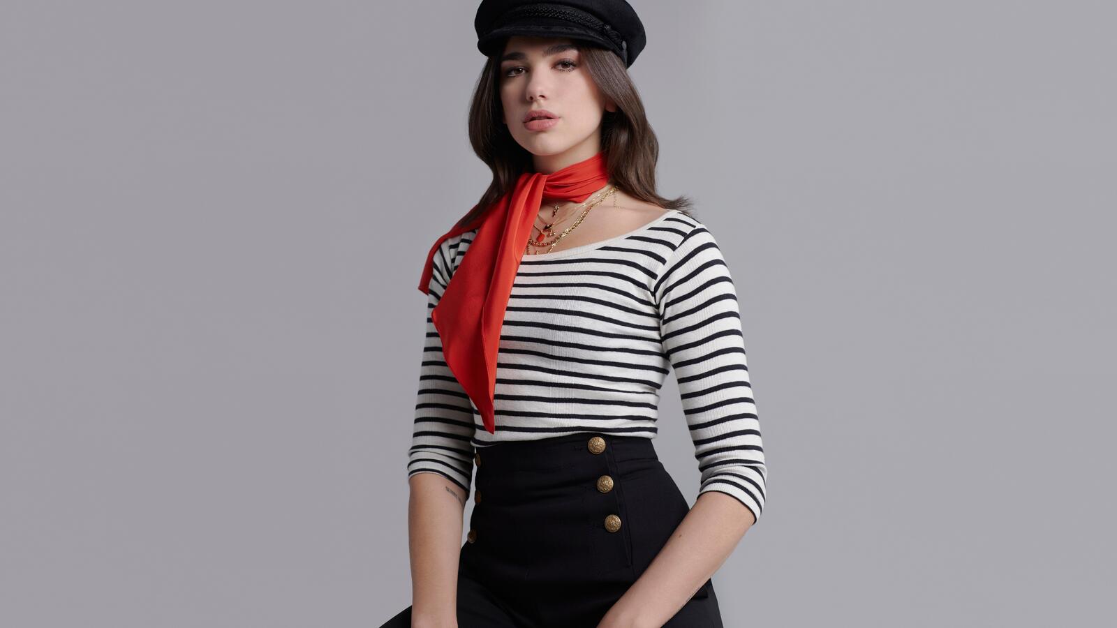 Free photo Dua Lipa in a striped turtleneck and red scarf