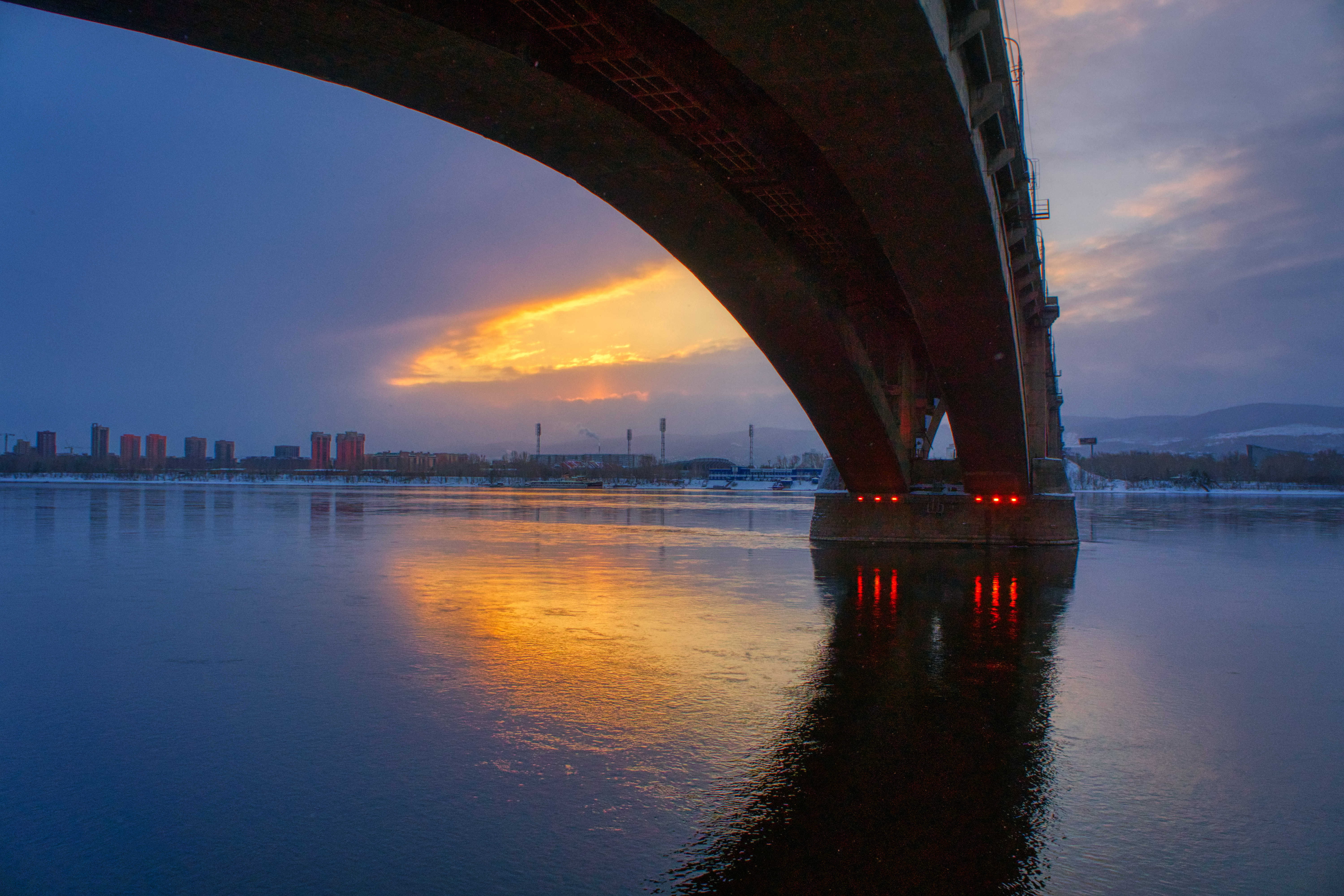 免费照片叶尼塞河上的冬日曙光