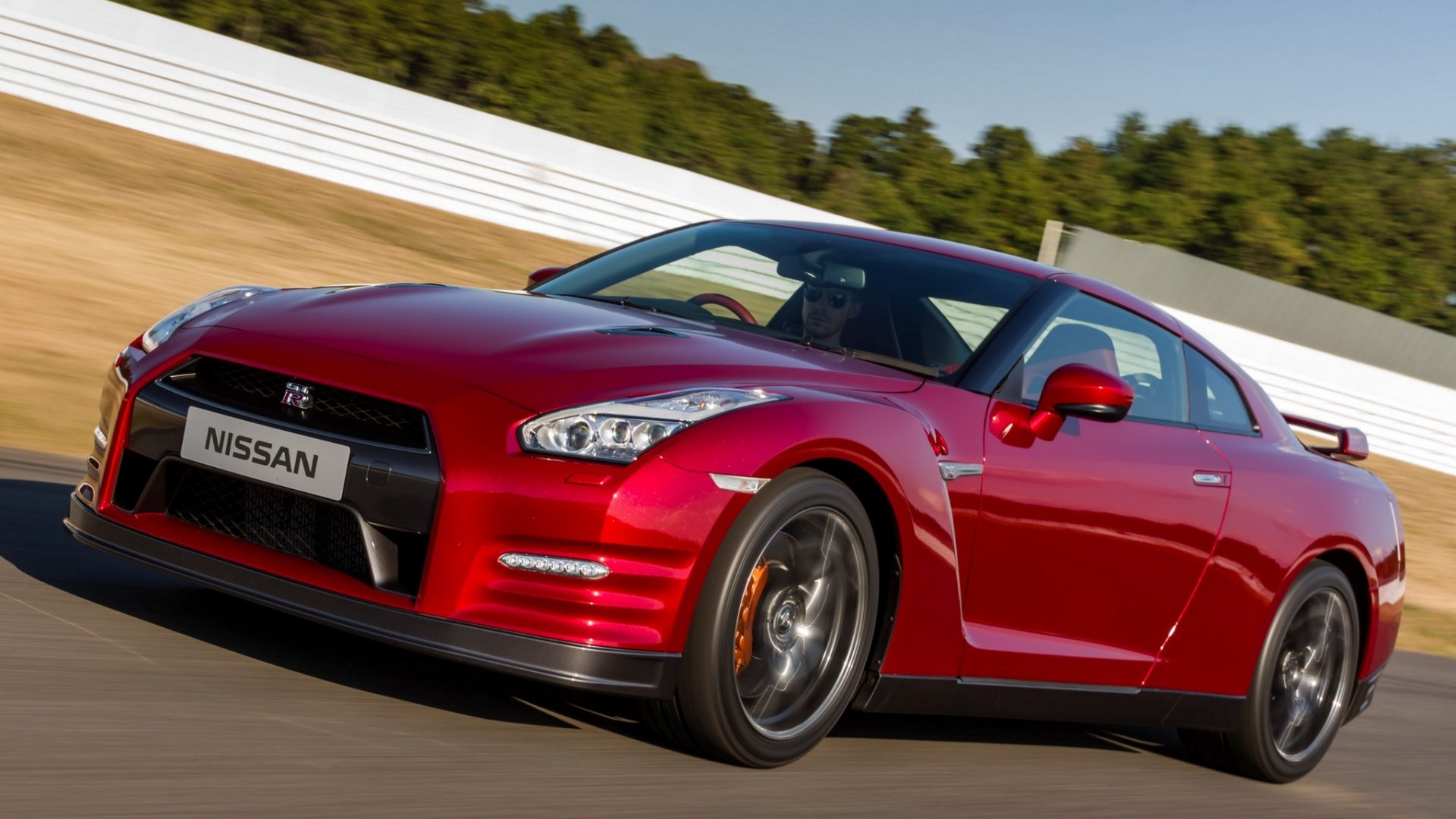 Free photo Nissan GT R in red.