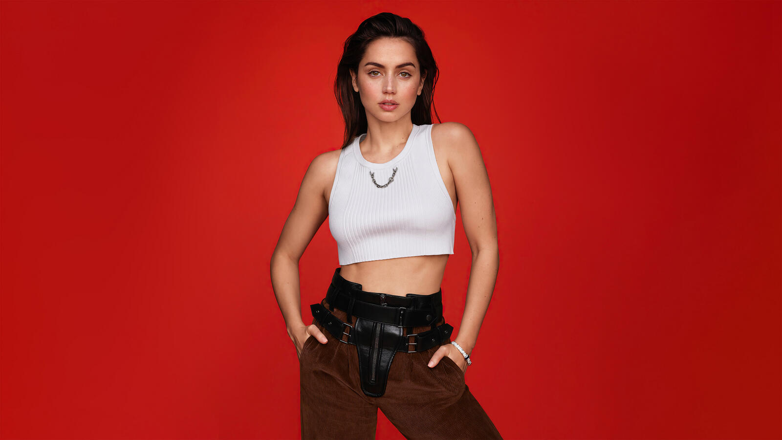 Free photo Ana de Armas poses against a red background