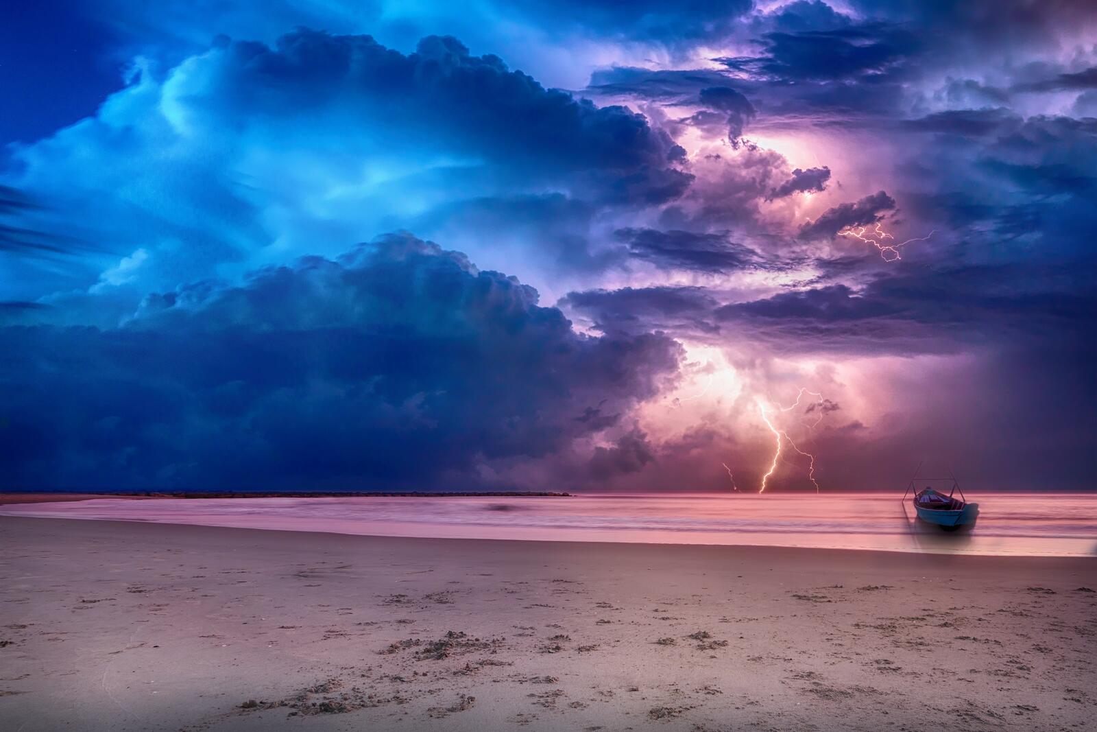 Free photo Lightning over the sea