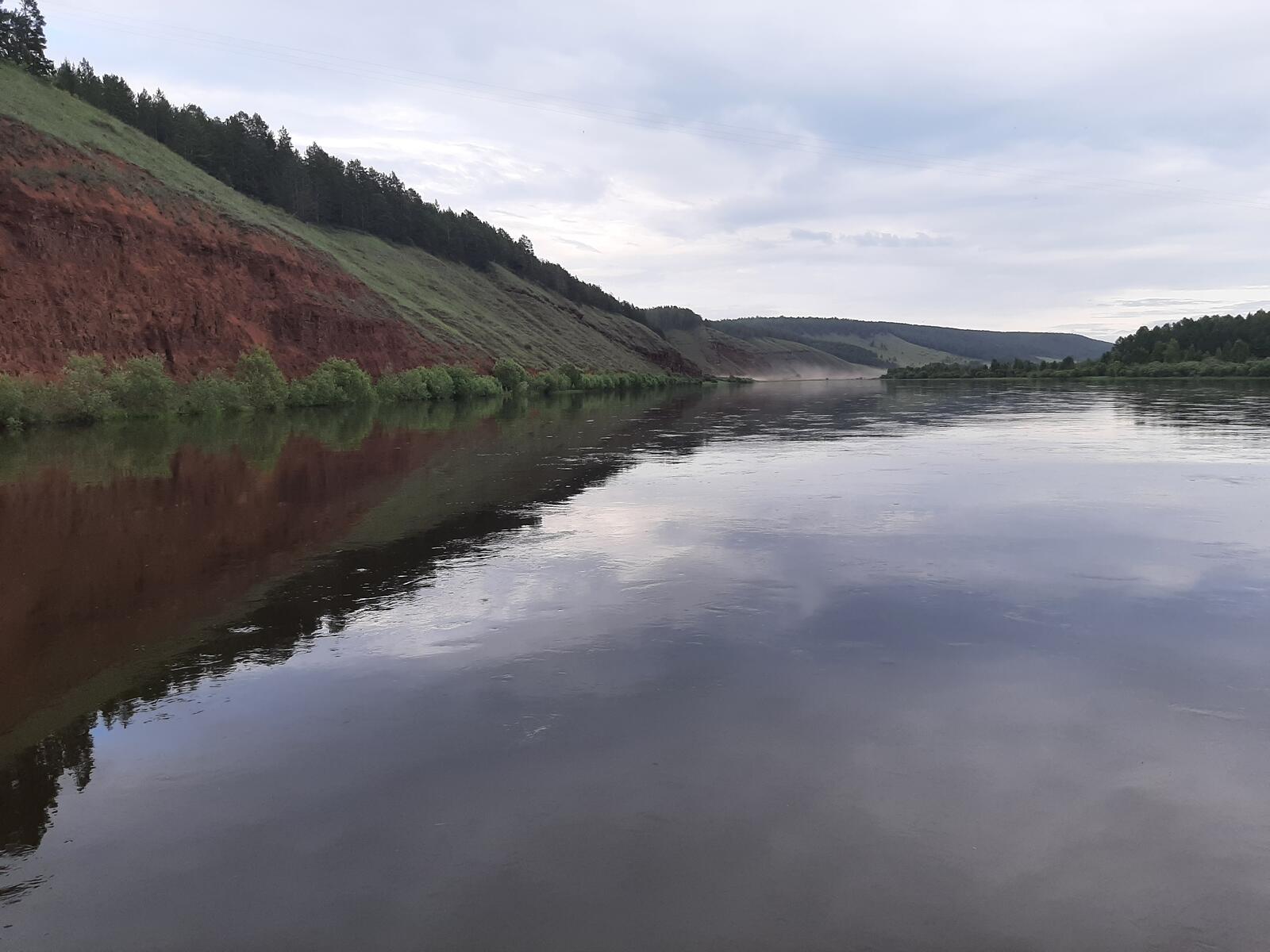Бесплатное фото Обрыв на берегу реки на Севере