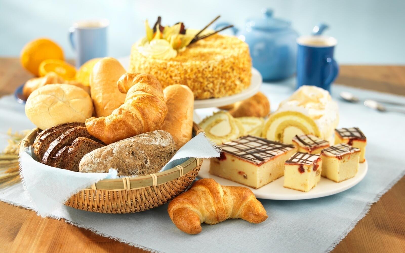 Бесплатное фото Вкусный завтрак с выпечкой