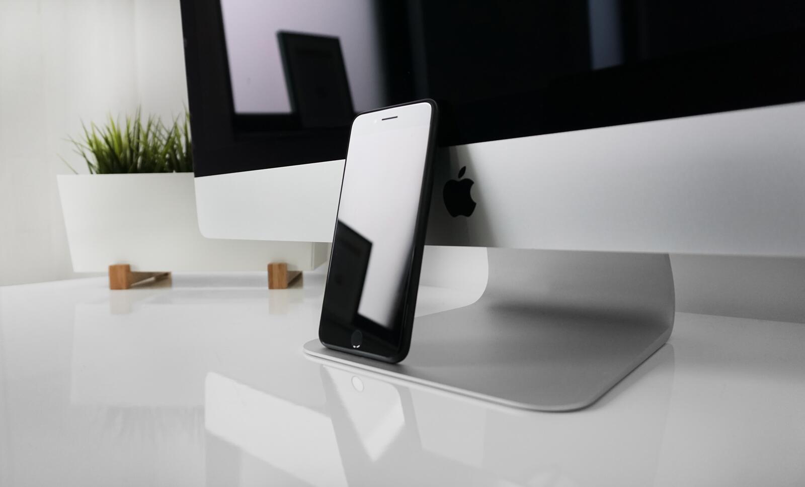 Wallpapers Iphone screen apple on the desktop