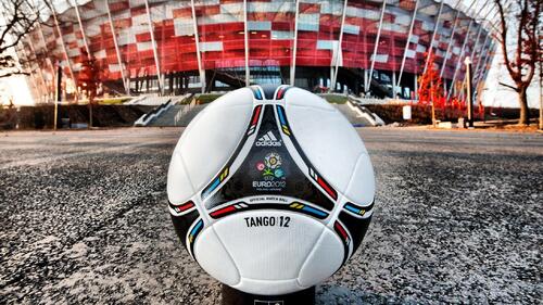 Футбольный мяч с EURO 2012 в Польше