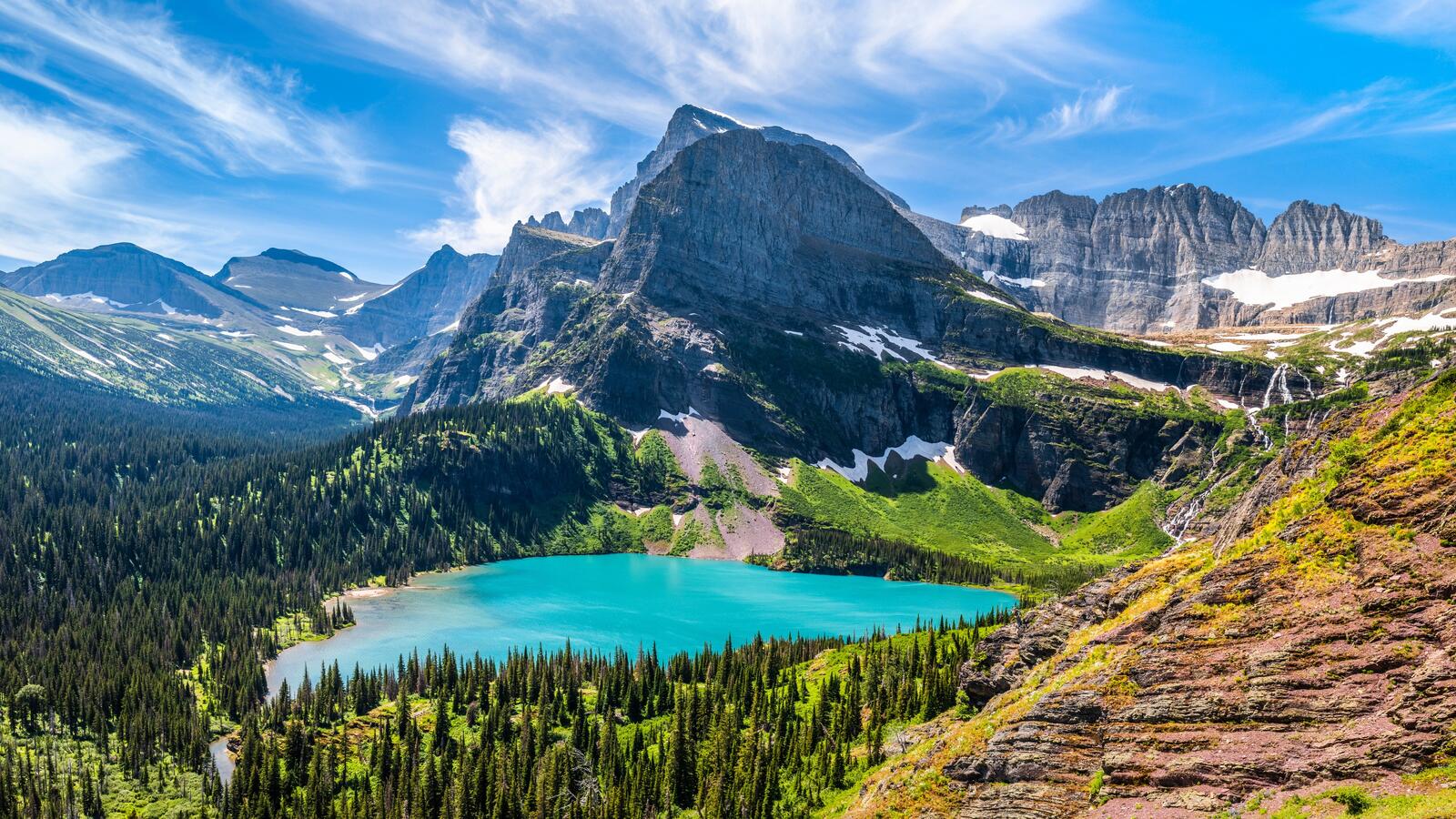 Бесплатное фото Голубое озеро в горах в Штате США