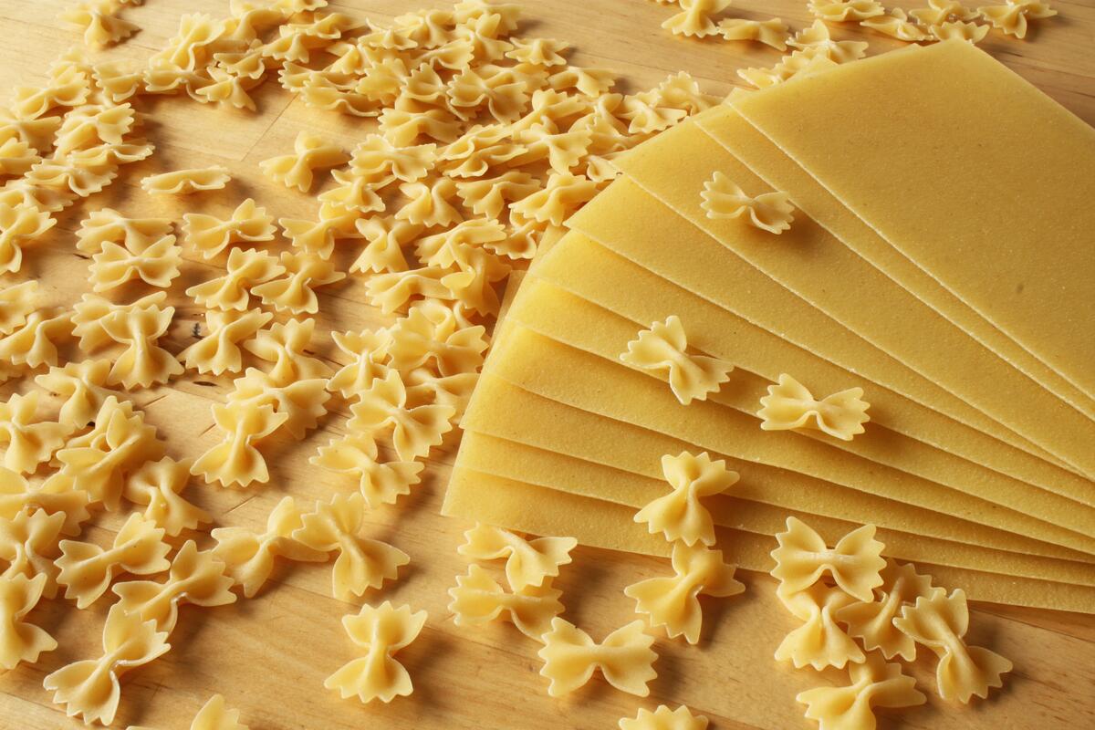 Pasta layers with crumbled pasta