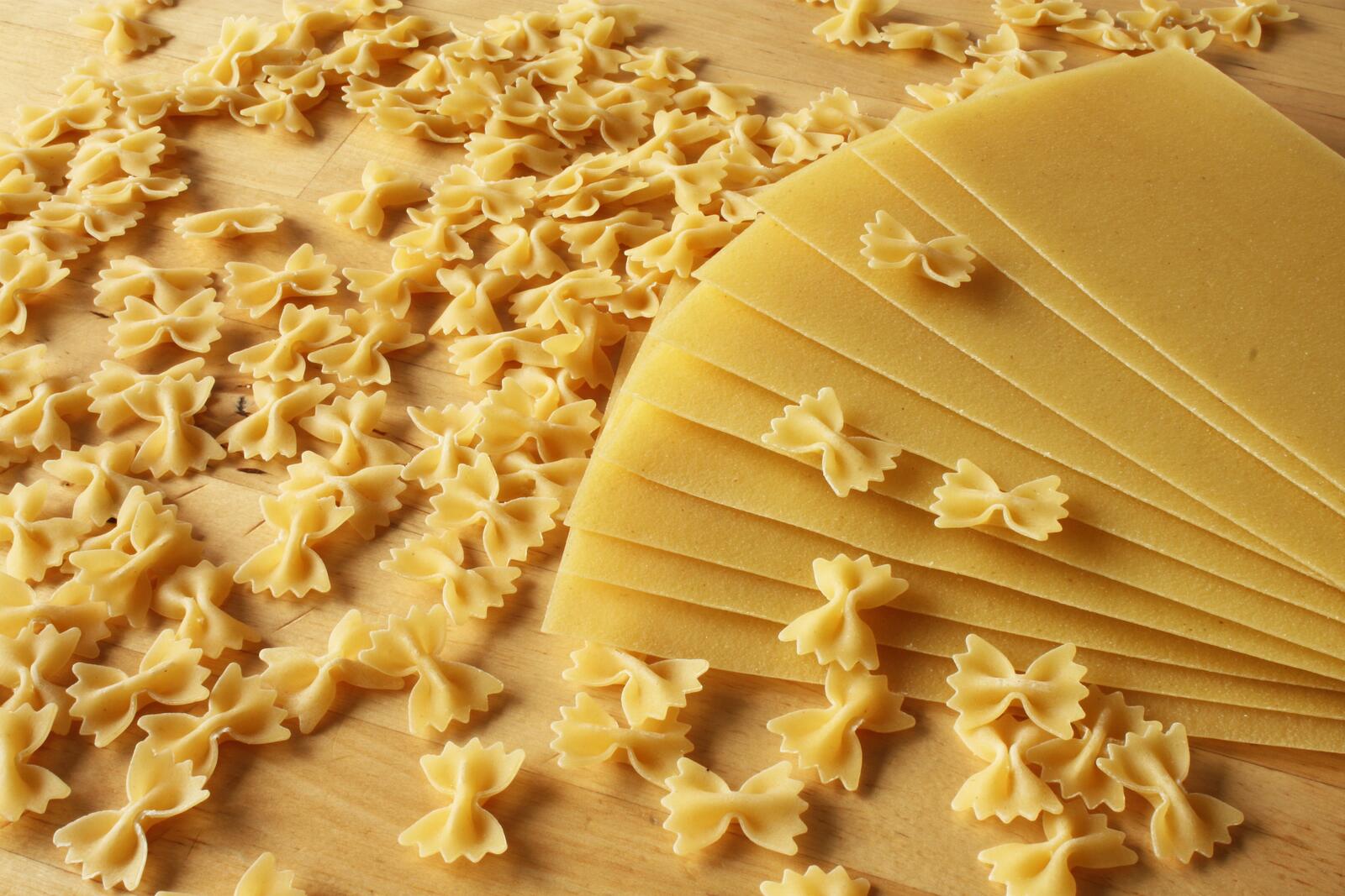 Free photo Pasta layers with crumbled pasta