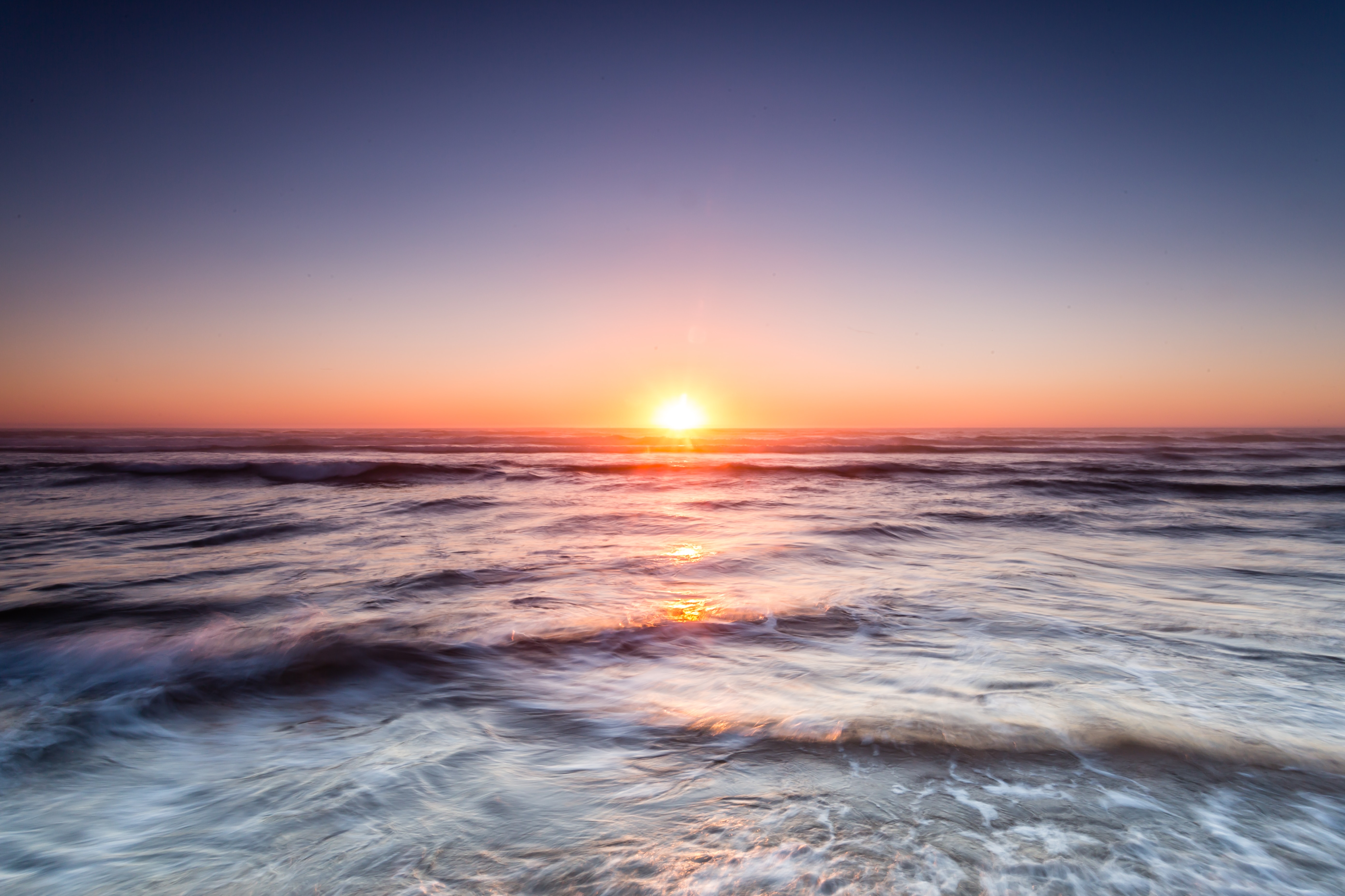 Бесплатное фото Неспокойное море на закате