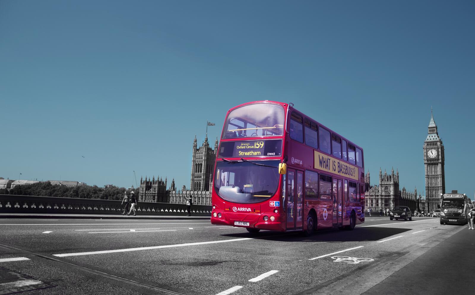 Бесплатное фото Двухэтажный красный автобус в Лондоне