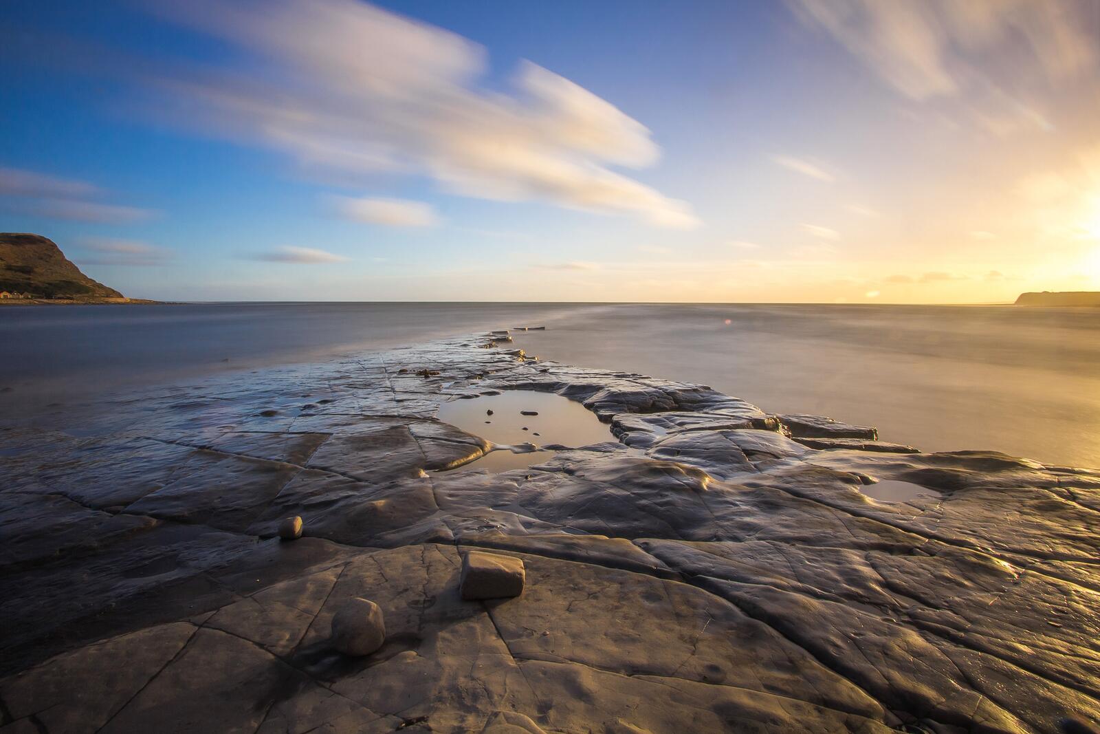 Бесплатное фото Глиняный берег моря