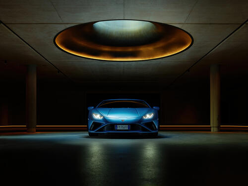 Lamborghini Huracan Evo голубого цвета