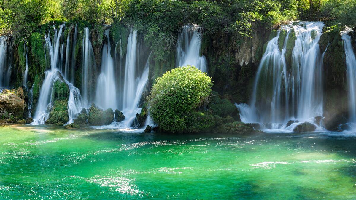 Красивые Кравицкие водопады