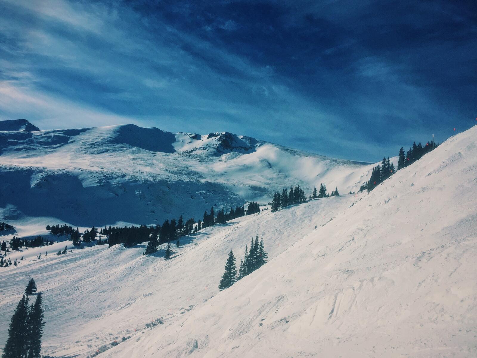 Free photo Snowdrifts in mountainous terrain