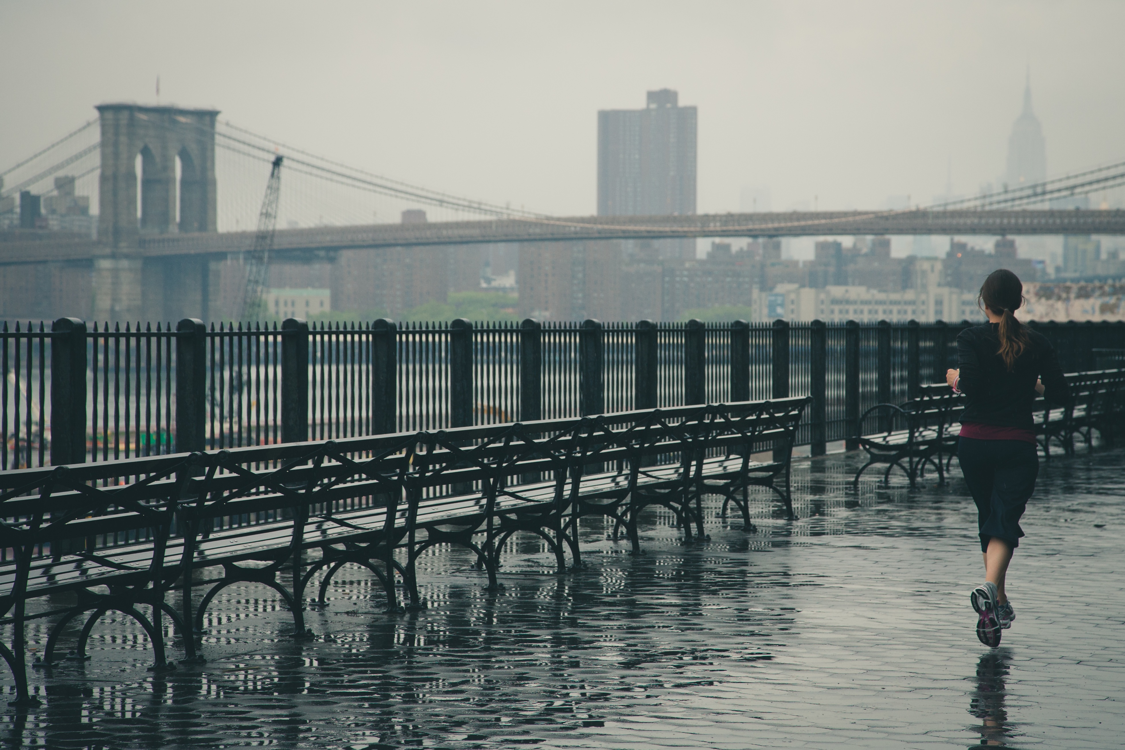 Обои вода, зима, дощатый настил, мост, утро, бежит, пирс - бесплатные картинки на Fonwall