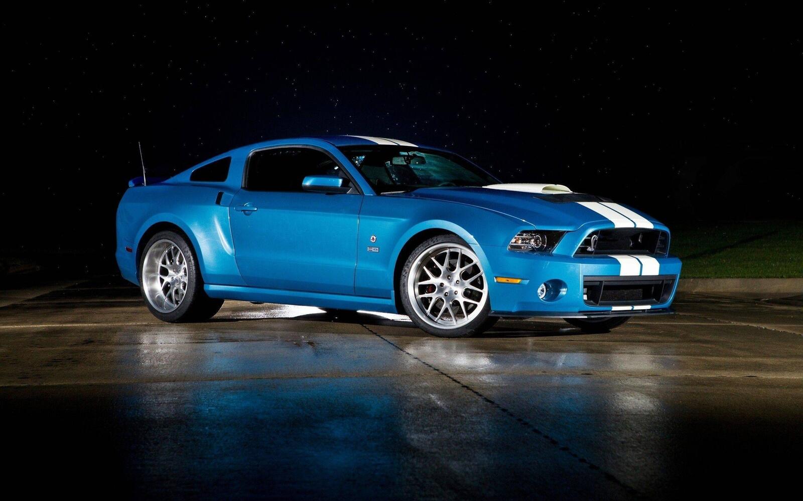 Free photo Blue Form Shelby GT500