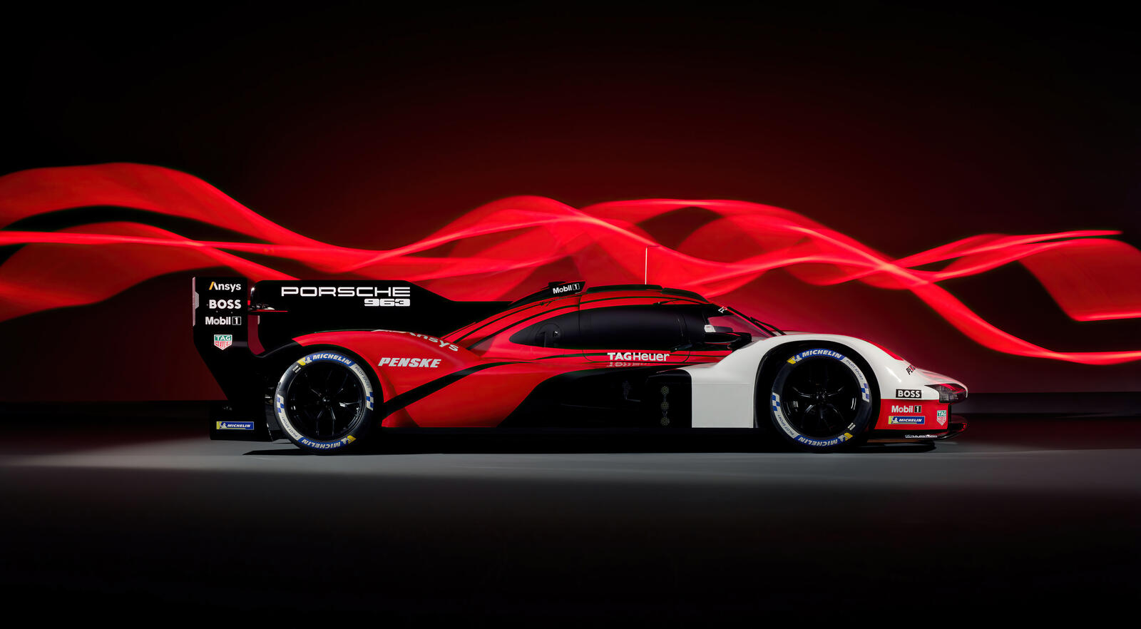 Бесплатное фото Болид красного цвета Porsche 2022 года