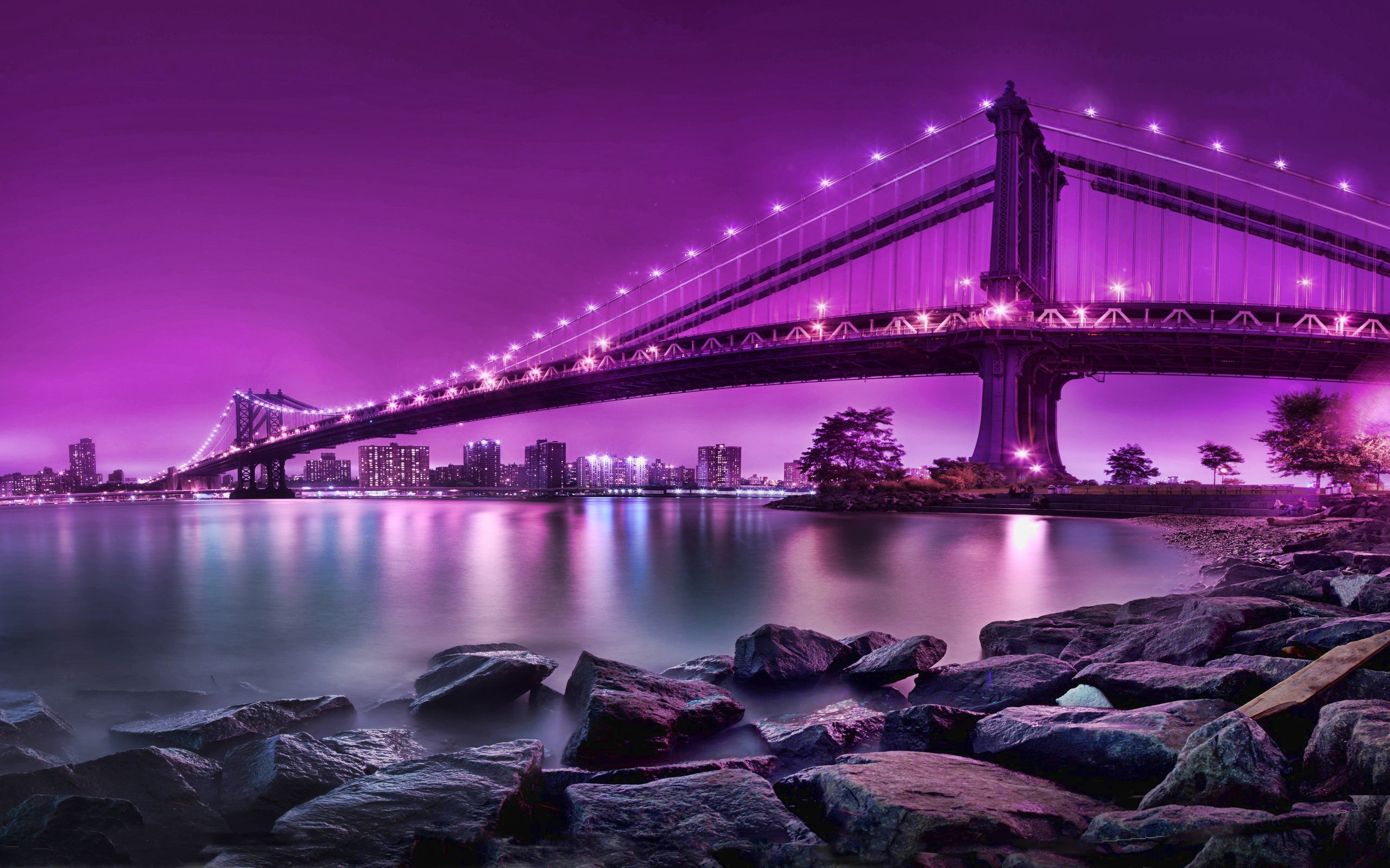 Бесплатное фото Большой подвесной мост во время фиолетовых сумерек