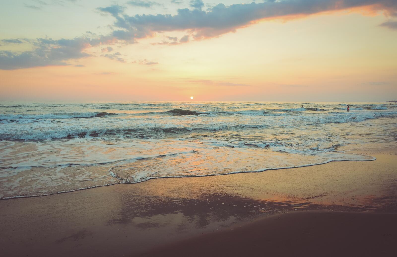 Бесплатное фото Ранний восход солнца на берегу моря