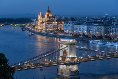 Hungarian parliament building in the evening