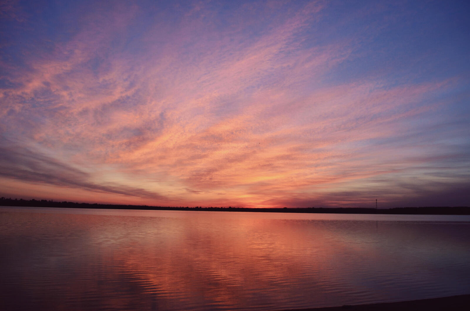 免费照片美丽的湖上日落