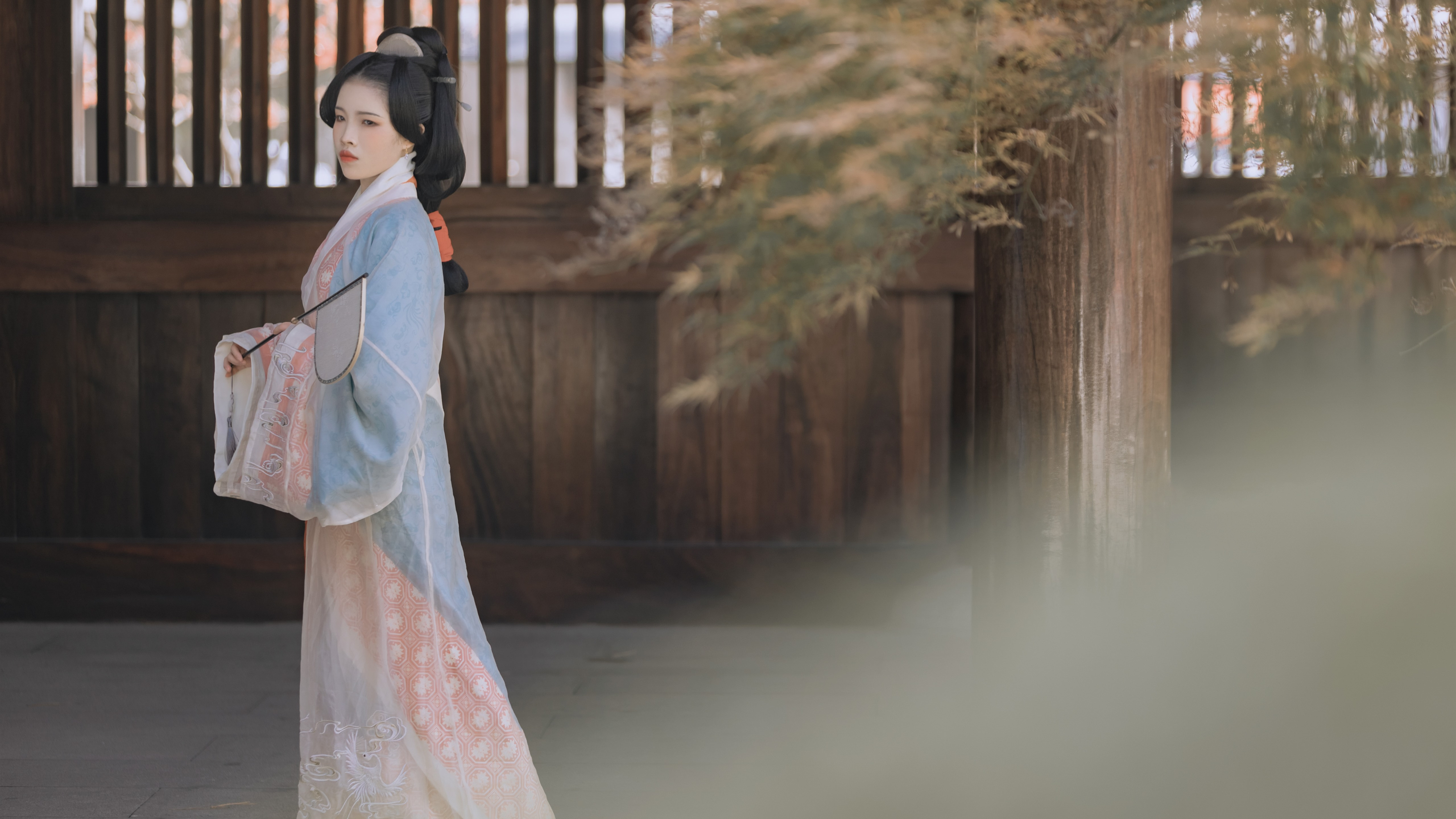 Бесплатное фото Японская женщина в кимоно