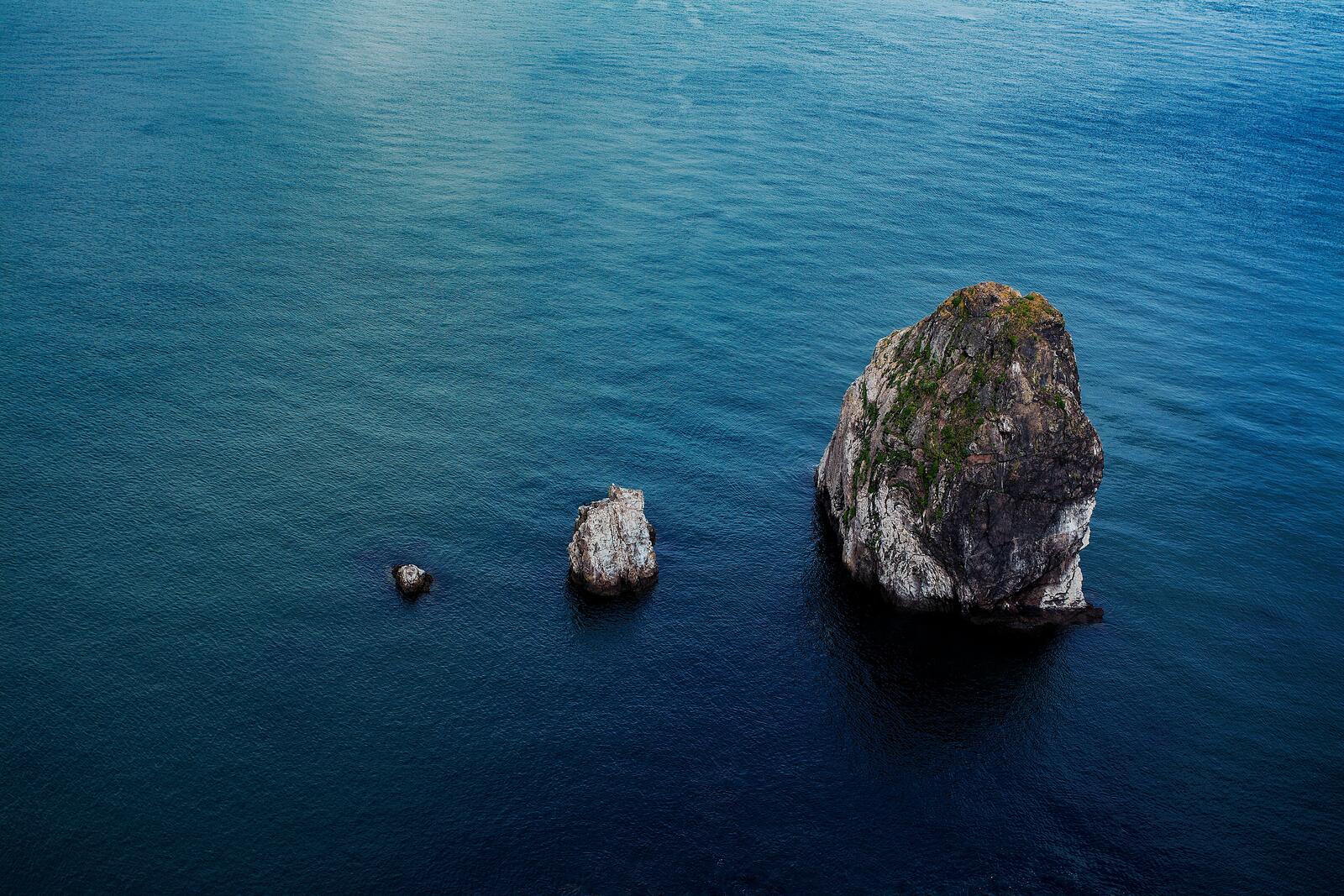 Бесплатное фото Скала на глубине моря