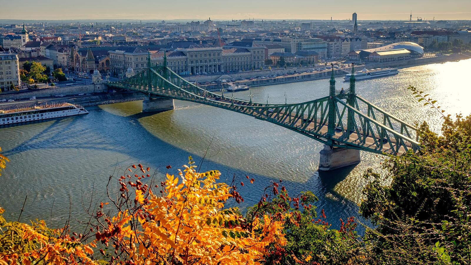 Бесплатное фото Будапешт в солнечный осенний день