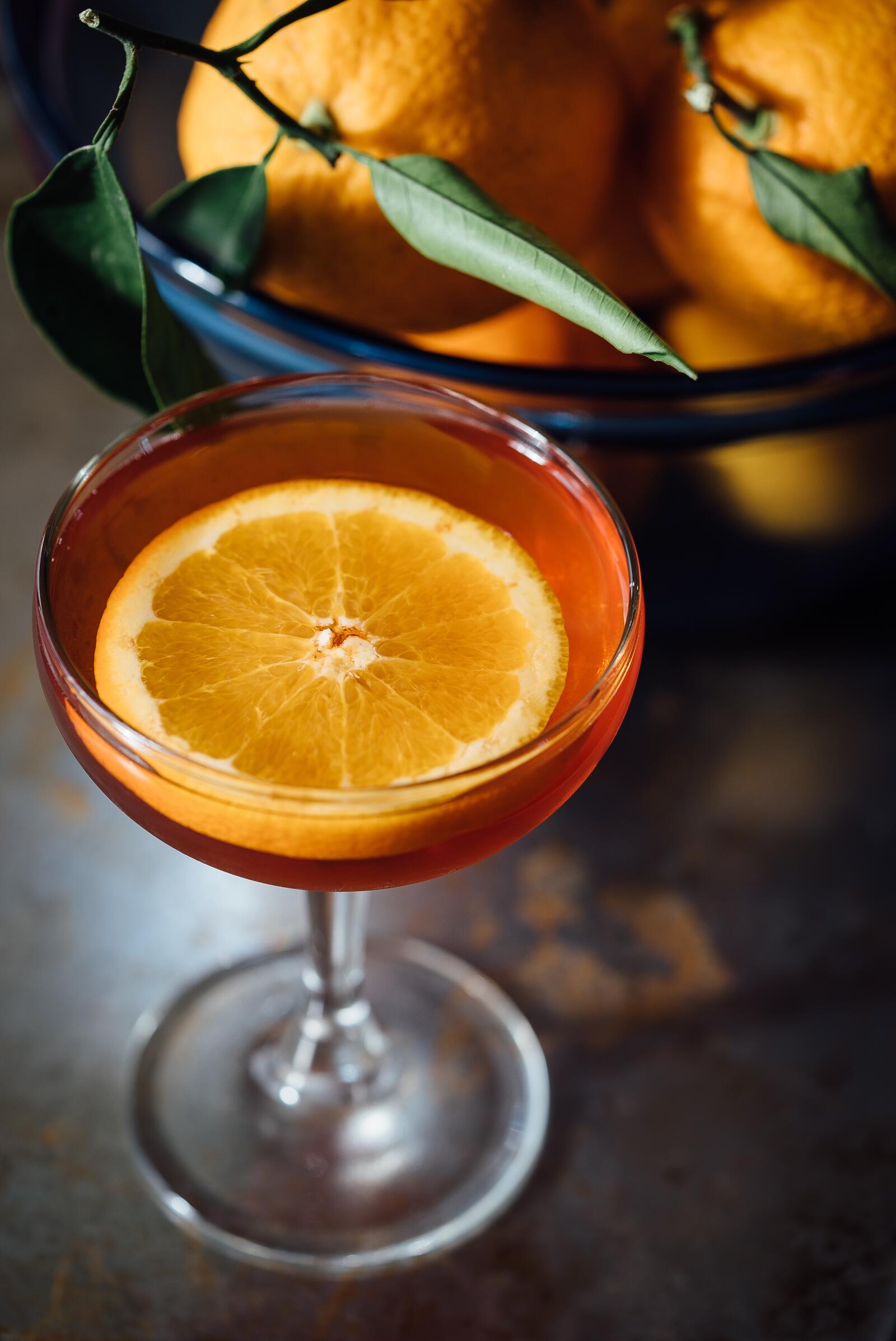 Бесплатное фото Обои с апельсиновым алкогольным коктейлем