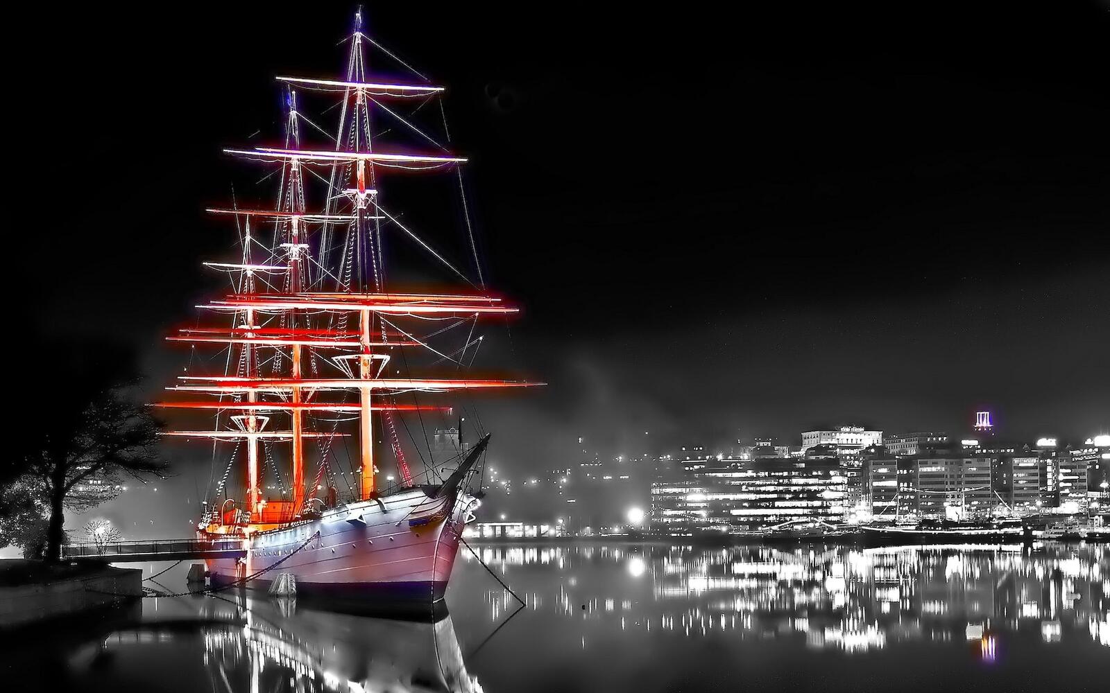 Бесплатное фото Парусный корабль стоит у пирса без парусов