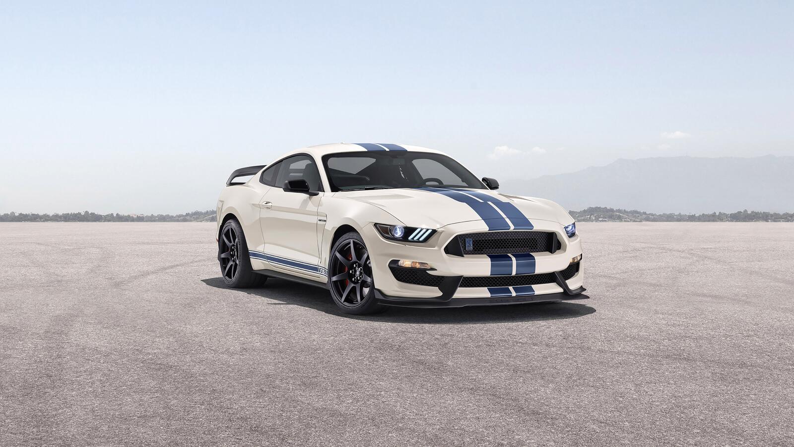 Free photo White ford mustang shelby gt350 with blue stripes on the hood