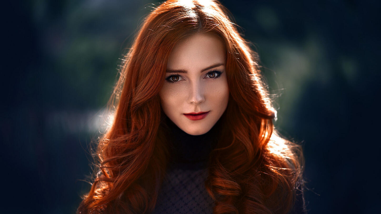 Free photo Portrait of a beautiful red-haired girl