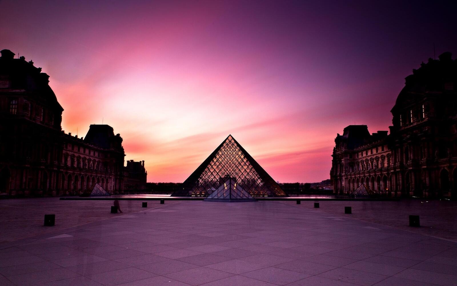 免费照片夕阳下的卢浮宫