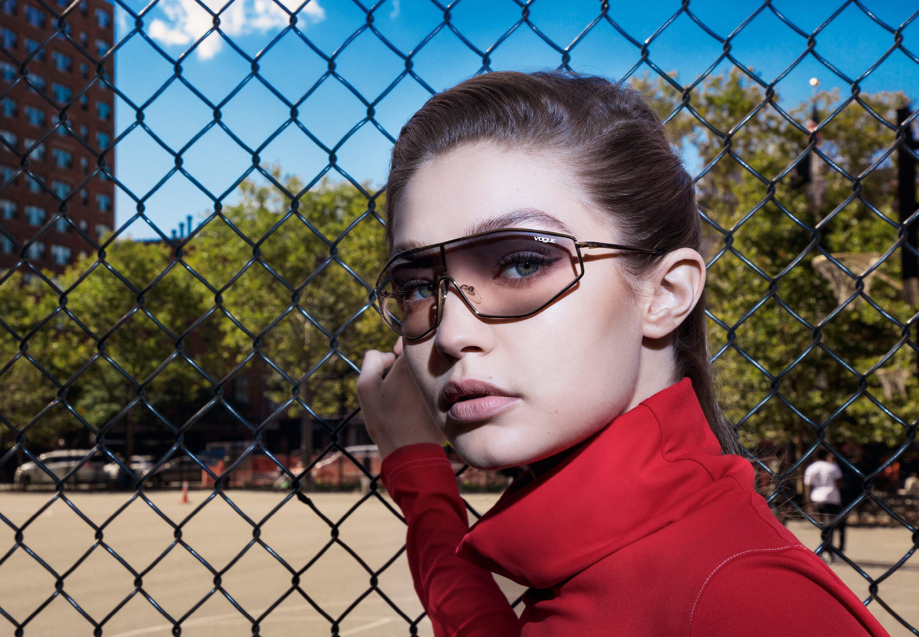Free photo Gigi Hadid in sunglasses by the fence