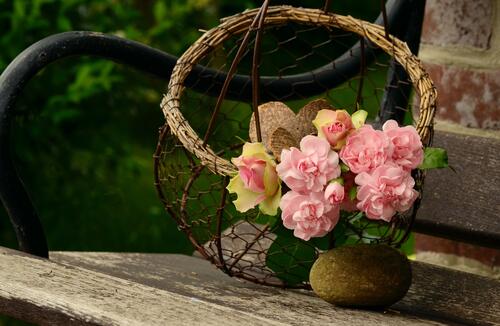 A basket of little pink roses.