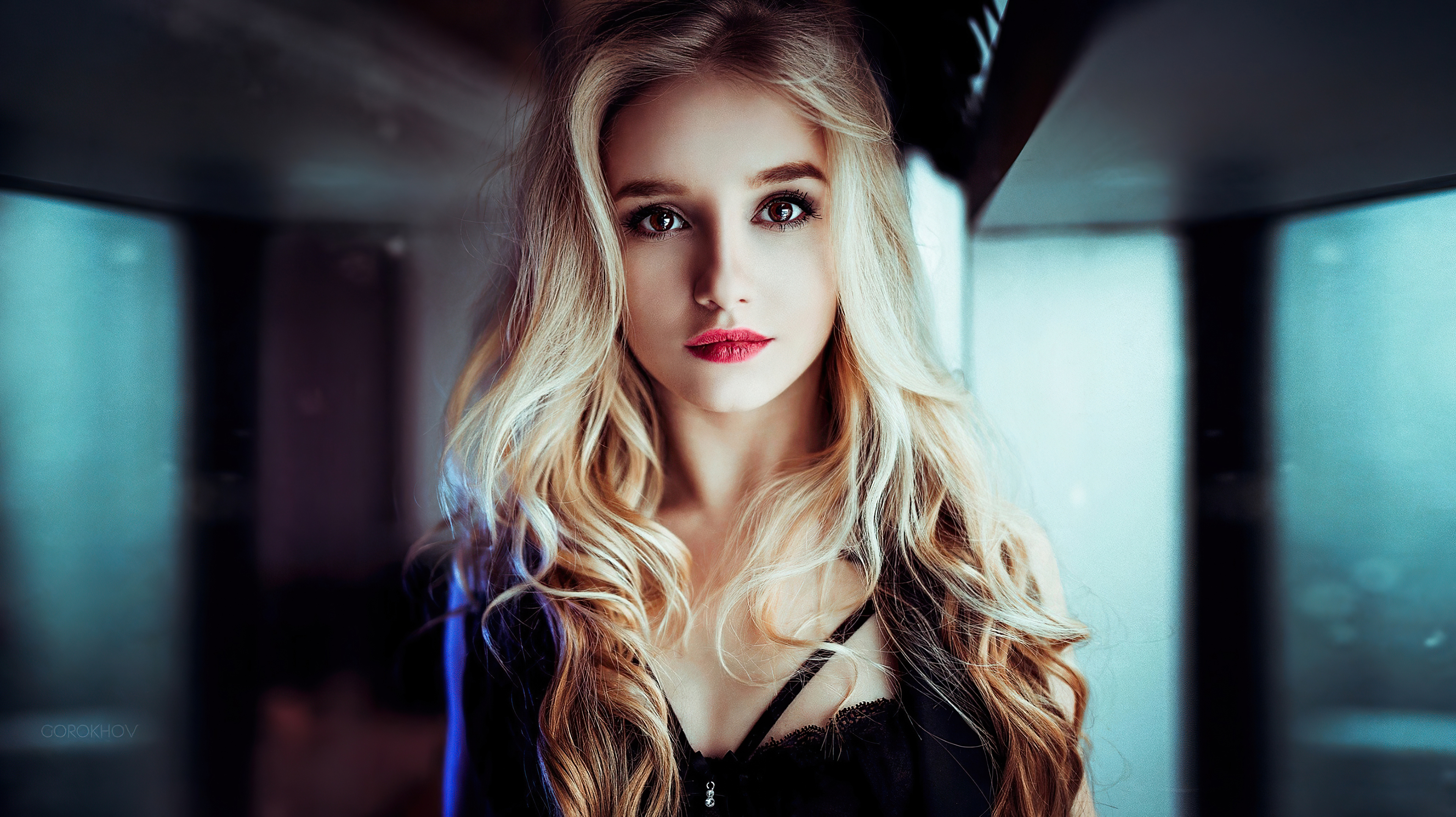 Free photo Blonde with beautiful hair