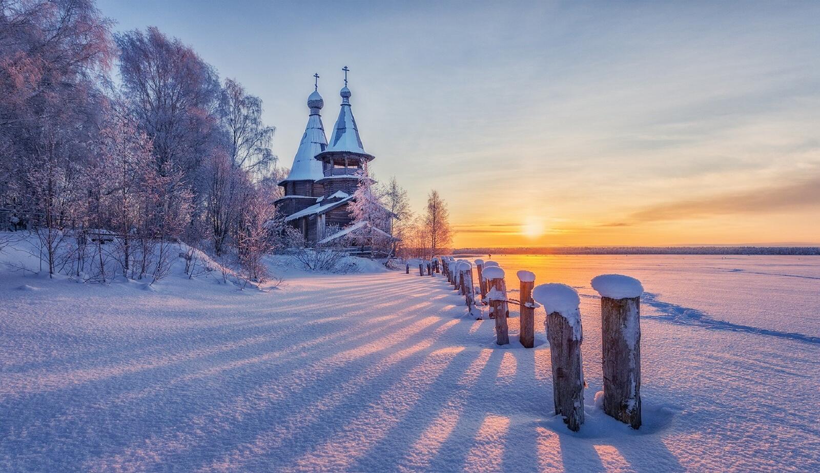 Free photo A church on a winter field