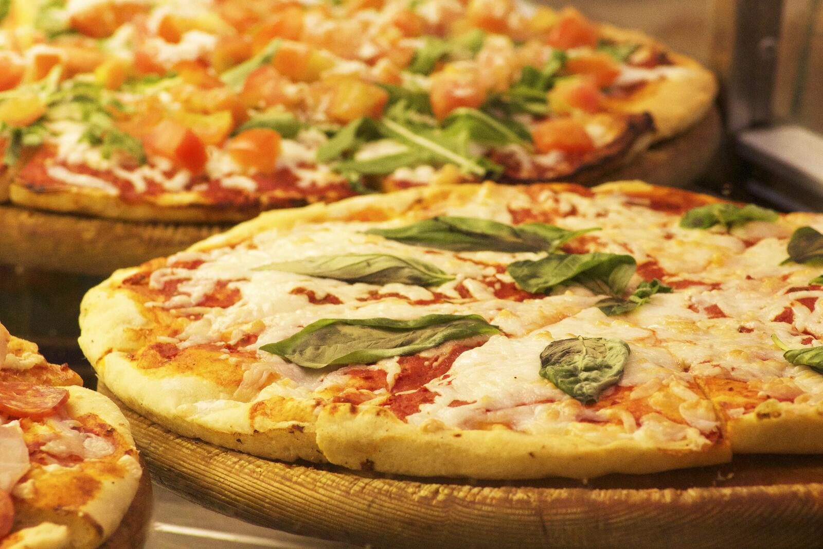 Бесплатное фото Вкусная сицилийская пицца с сыром