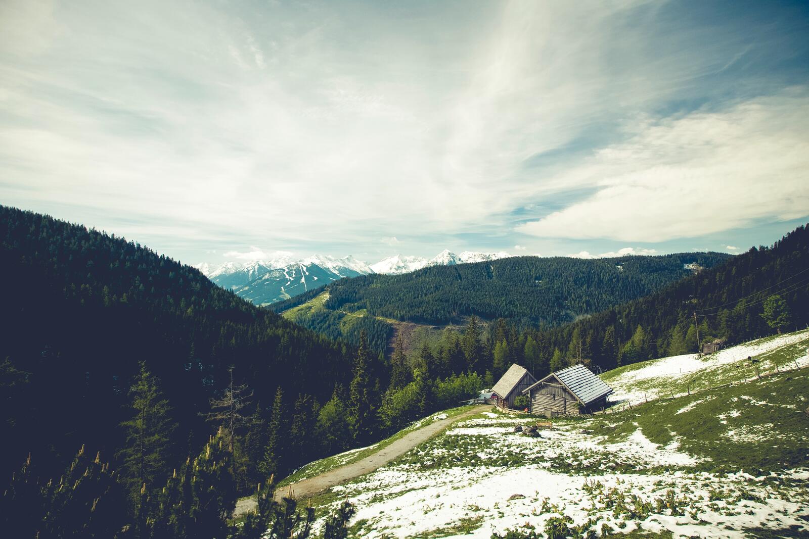 Бесплатное фото Деревенский домик в горах