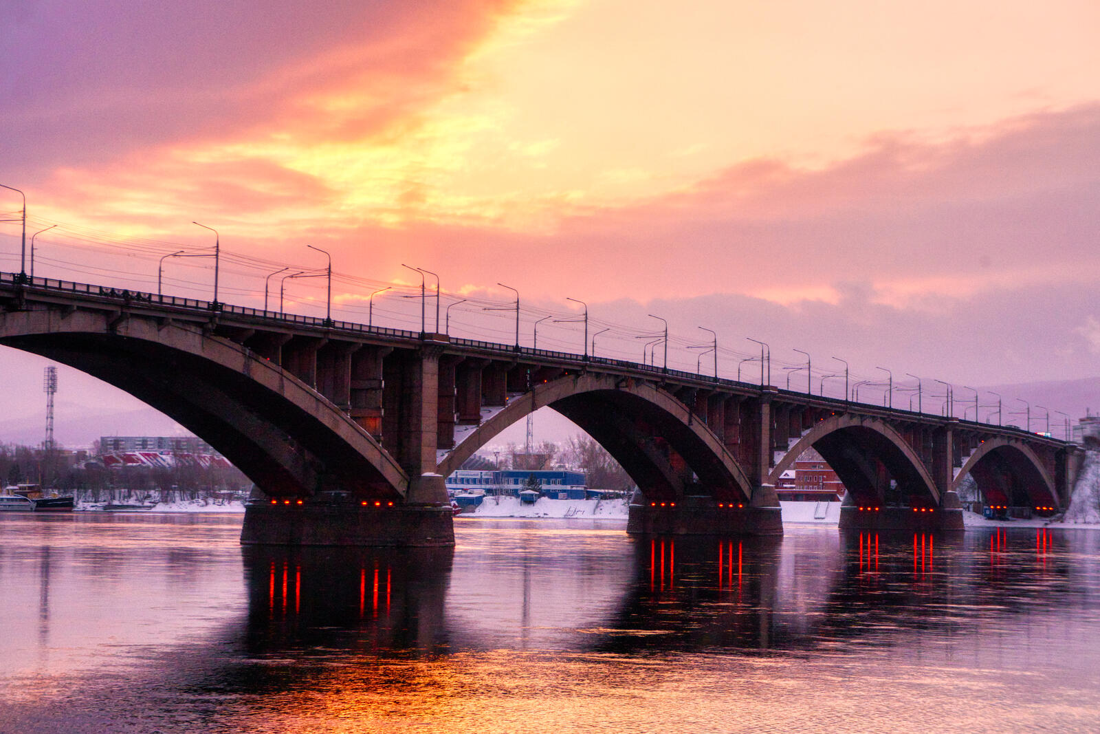 Рассвет над Коммунальным мостом
