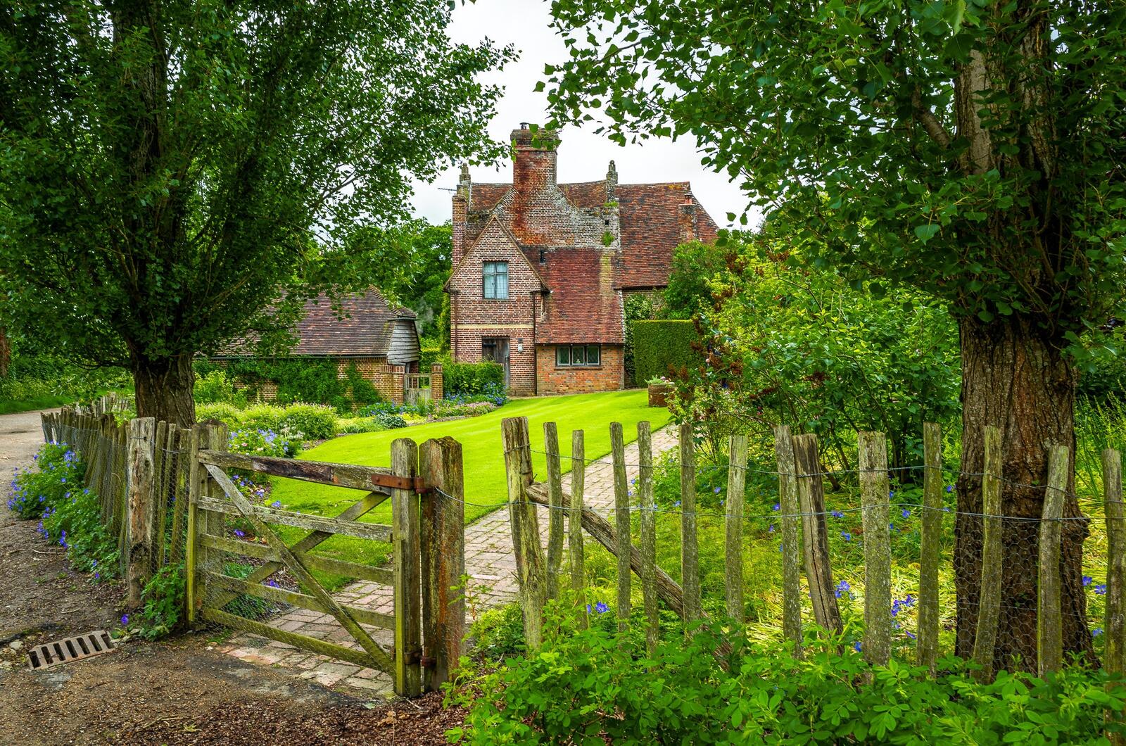 Free photo Country house in summer weather