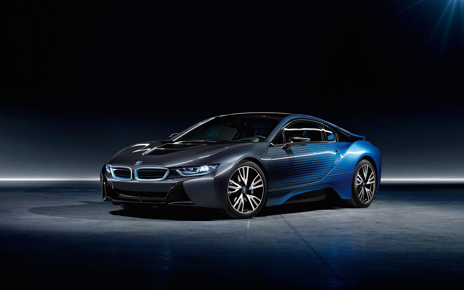 Бесплатное фото BMW I8 на темном фоне